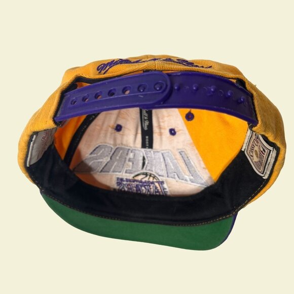 VTG Los Angeles Lakers Hat Men Snap Back Yellow Purple Adult NBA Mitchell & Ness - Picture 7 of 9